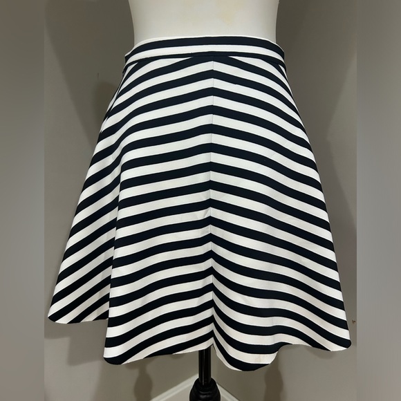 Abercrombie & Fitch Striped Black & White Raw Hem Mini Skirt Size S - Picture 5 of 12